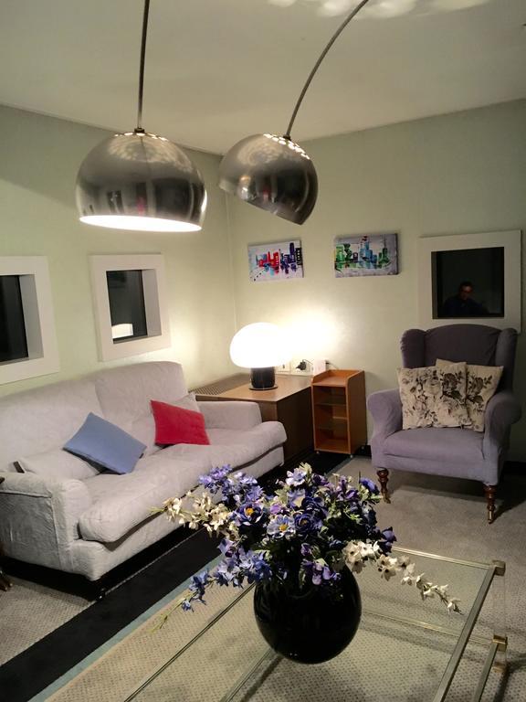 Roomy Apartment Duomo & San Babila Milan Bagian luar foto