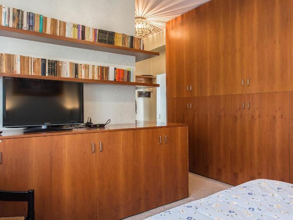 Roomy Apartment Duomo & San Babila Milan Bagian luar foto