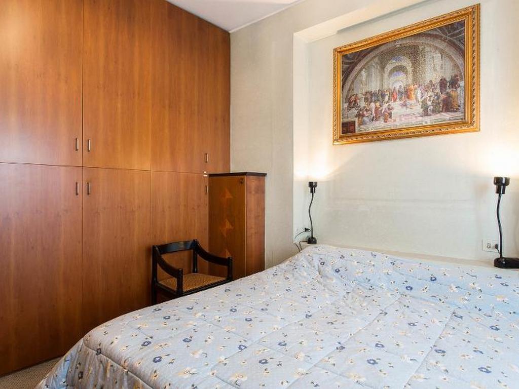 Roomy Apartment Duomo & San Babila Milan Bagian luar foto