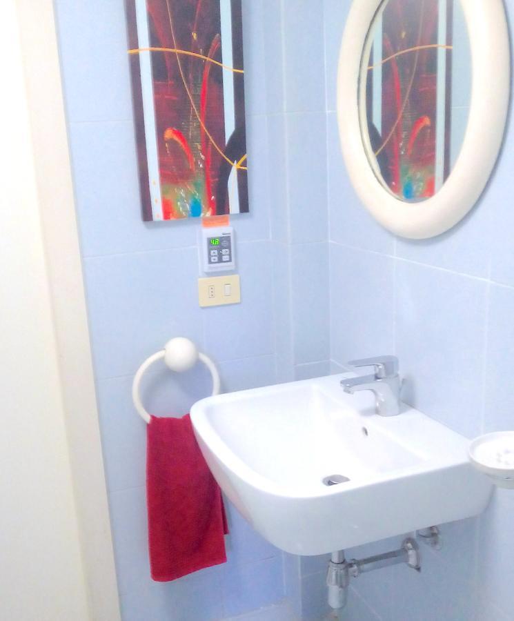Roomy Apartment Duomo & San Babila Milan Bagian luar foto